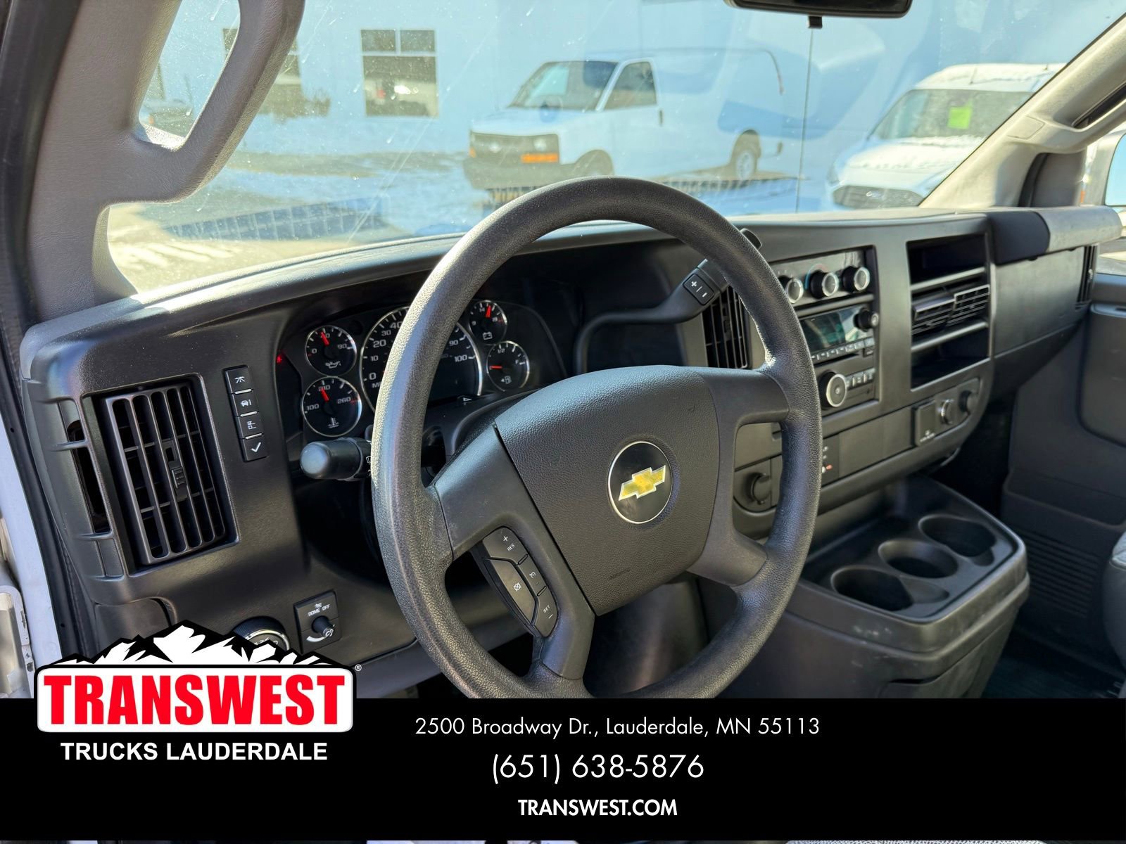 Used 2017 Chevrolet Express 3500 RWD image 4