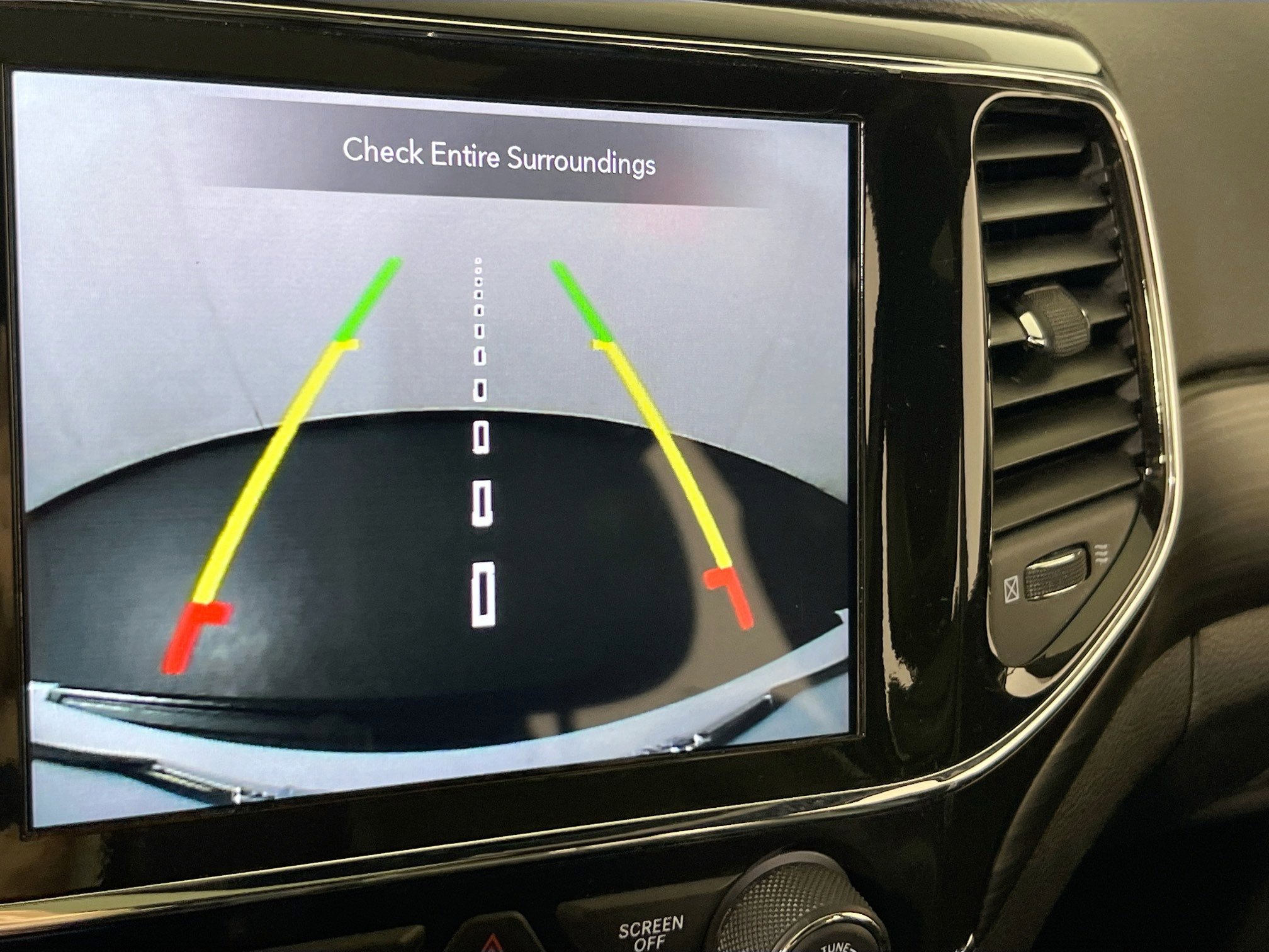 Used 2022 Jeep Grand Cherokee Laredo X image 14