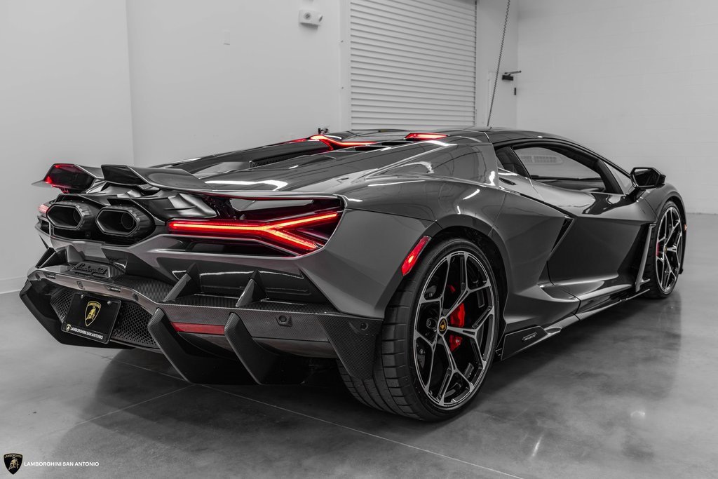 Used 2024 Lamborghini Revuelto image 11