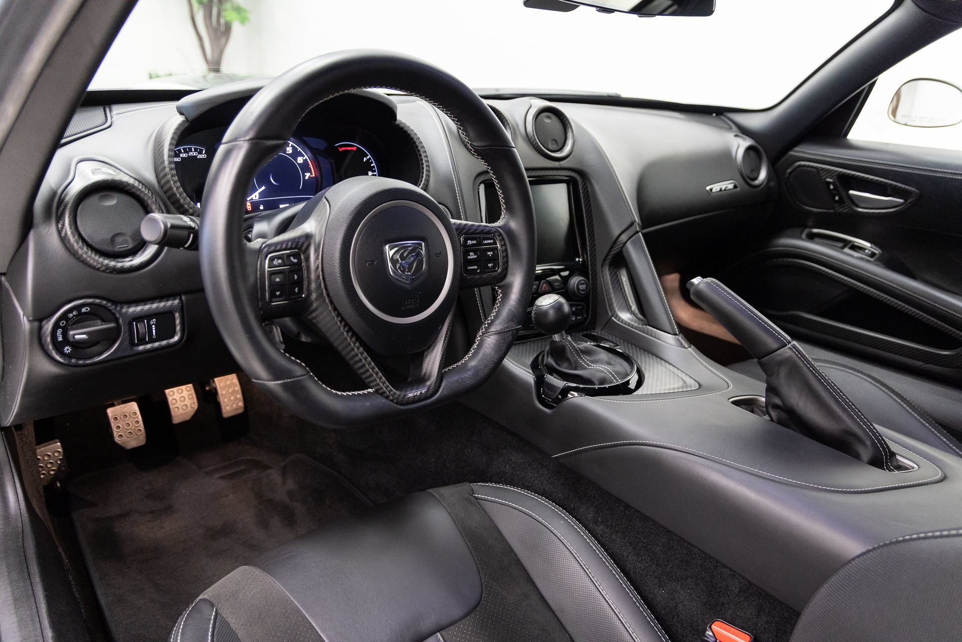Used 2014 SRT Viper GTS w/ Exterior Carbon Fiber Package RWD image 5