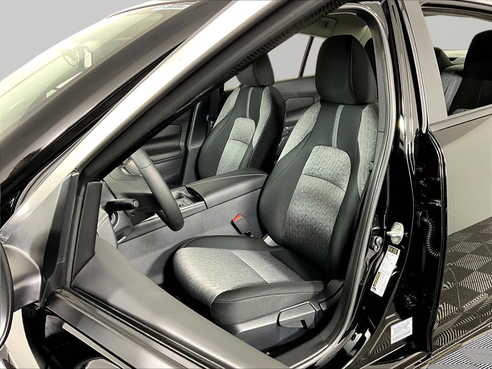 New 2026 Nissan Sentra SV w/ SV Convenience Package FWD image 17
