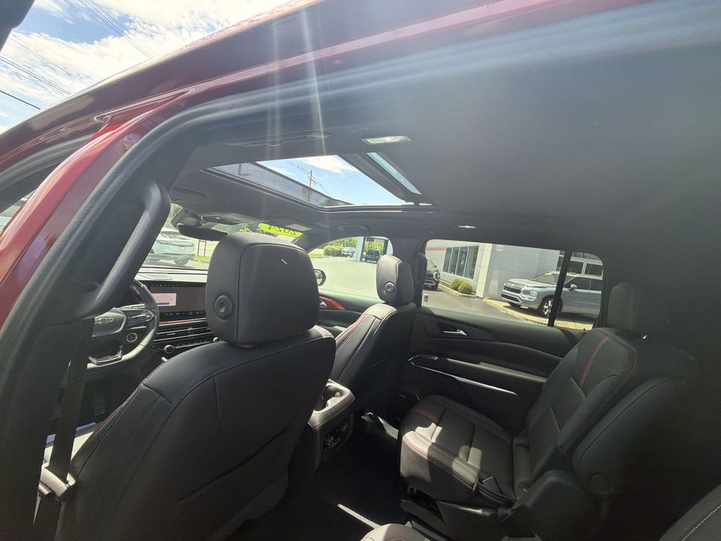 Used 2024 Chevrolet Traverse RS AWD/4WD image 22