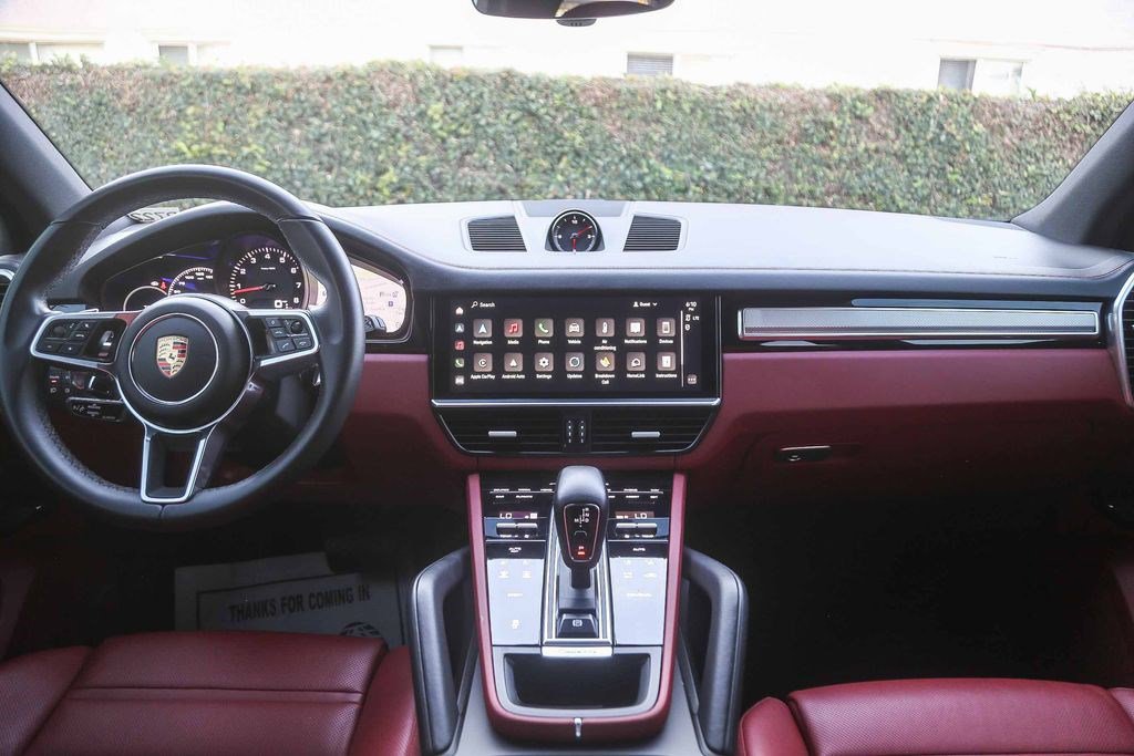Used 2023 Porsche Cayenne Platinum Edition image 12