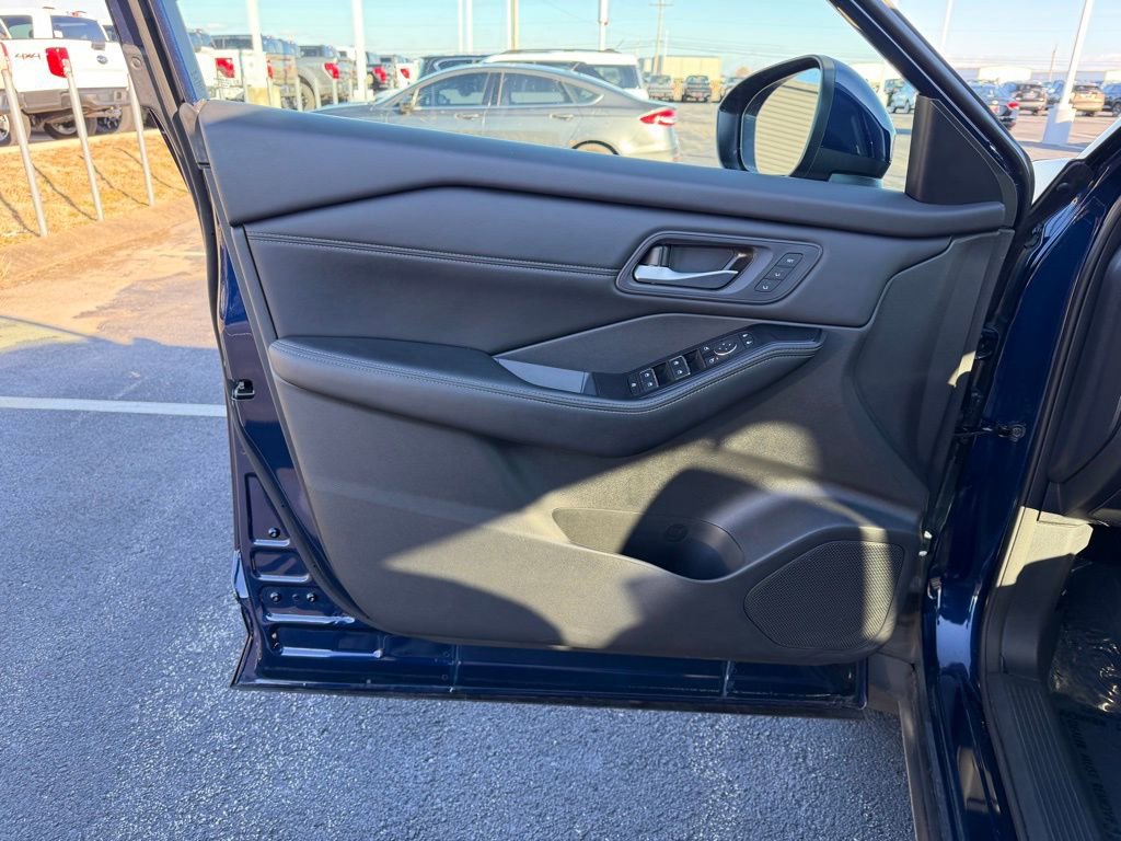 Used 2024 Nissan Rogue SL w/ SL Premium Package image 13