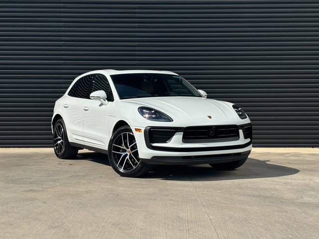 Certified 2025 Porsche Macan image 9