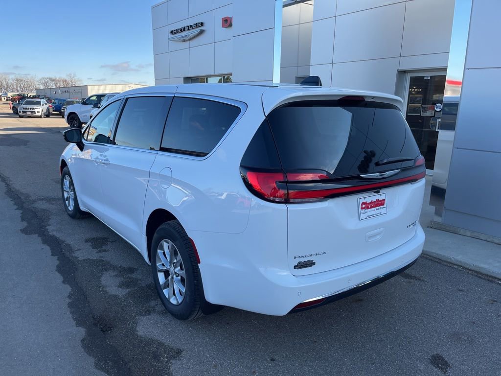 New 2026 Chrysler Pacifica Limited image 7