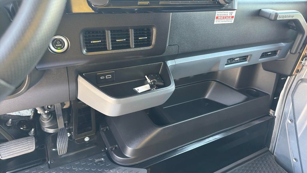 Used 2024 Chevrolet Brightdrop 400 w/ Commercial Equipment Package AWD/4WD image 24