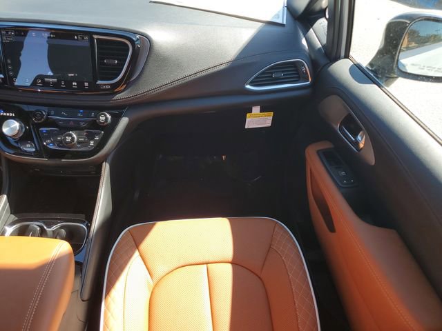 New 2026 Chrysler Pacifica Pinnacle image 17