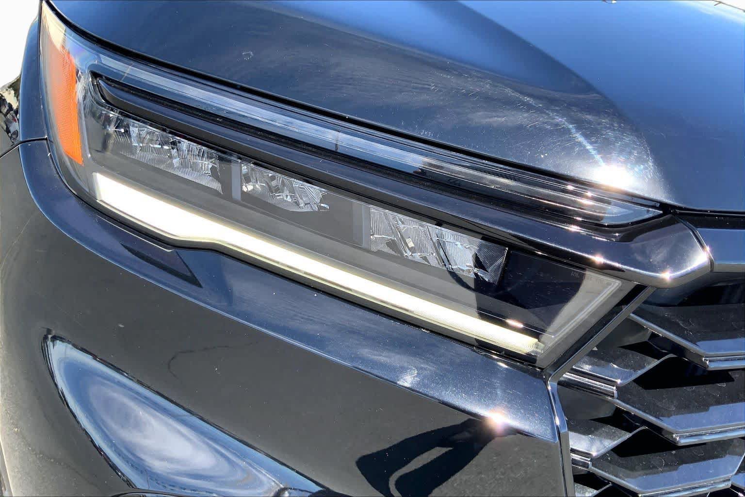 Used 2025 Honda Pilot TrailSport image 27