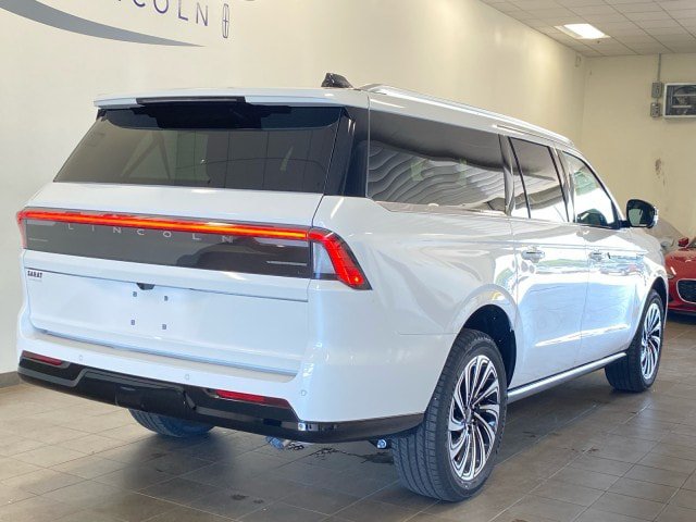 New 2027 Lincoln Navigator L Black Label AWD/4WD image 10