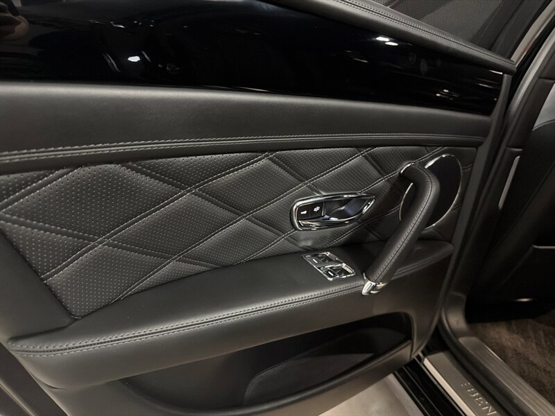 Used 2015 Bentley Flying Spur V8 image 35