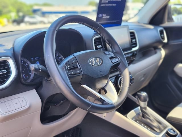 Used 2022 Hyundai Venue SEL FWD image 19