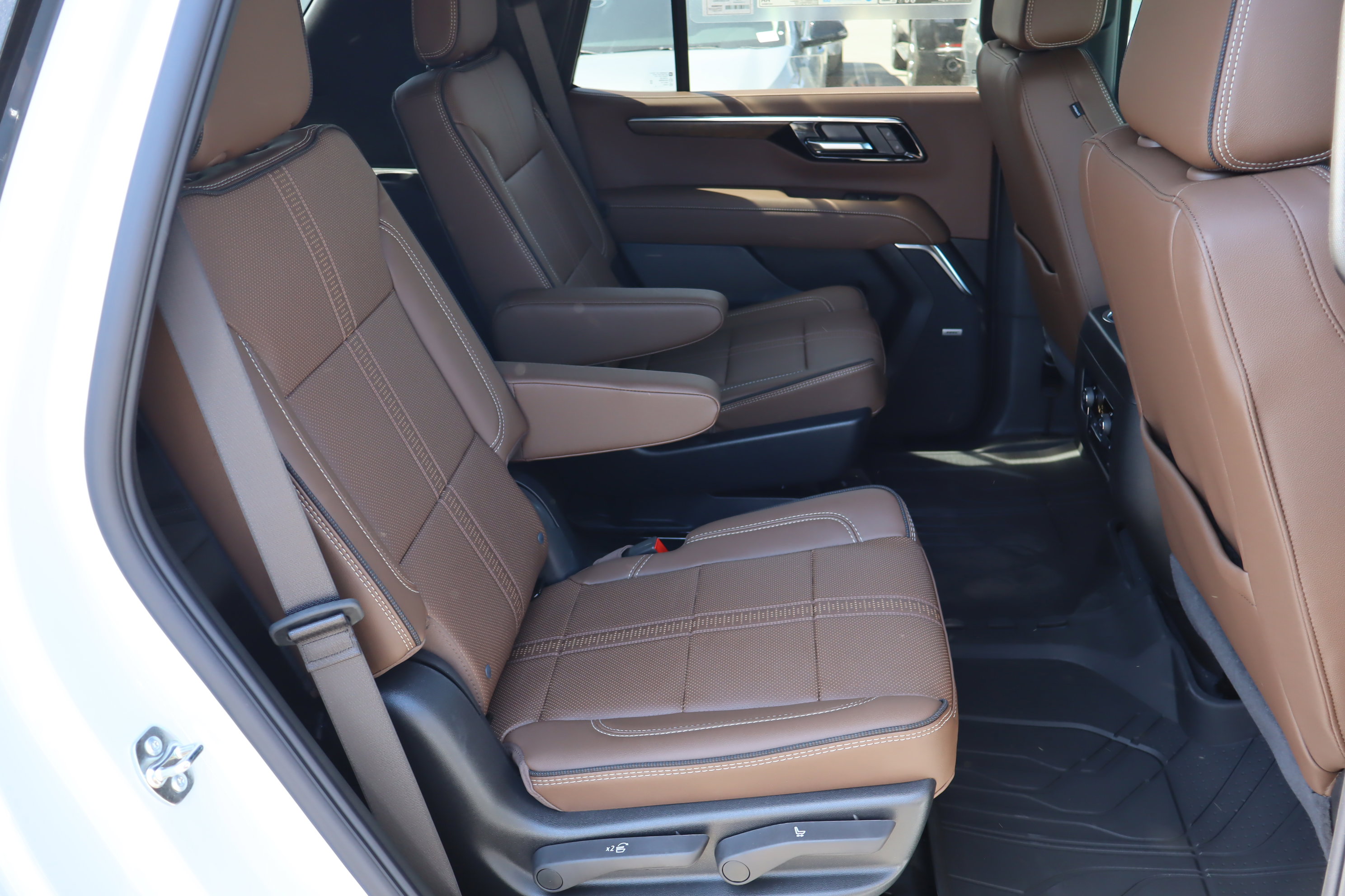 Used 2026 Chevrolet Tahoe High Country AWD/4WD image 27