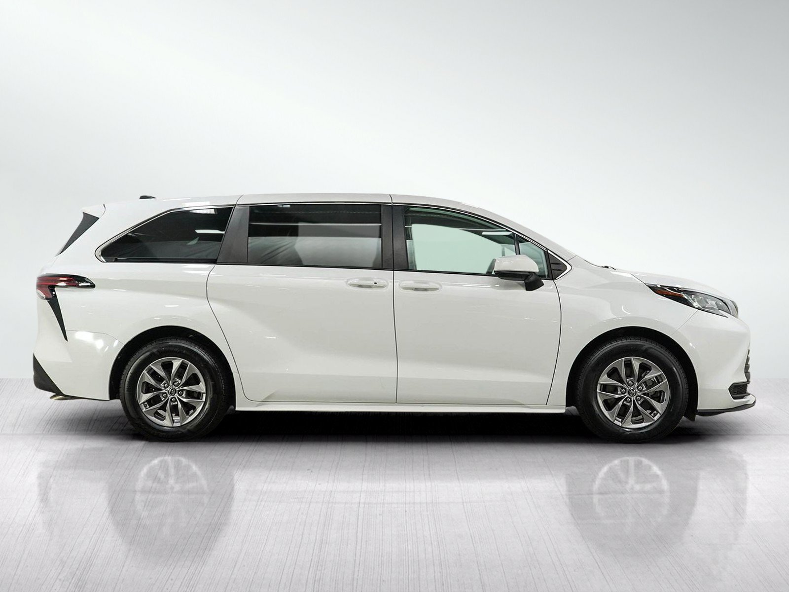 Used 2021 Toyota Sienna LE AWD/4WD image 6