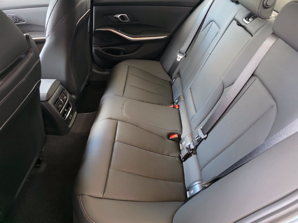 New 2026 BMW 330i Sedan w/ M Sport Package RWD image 11