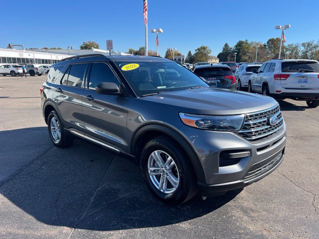 Used 2022 Ford Explorer XLT AWD/4WD image 3