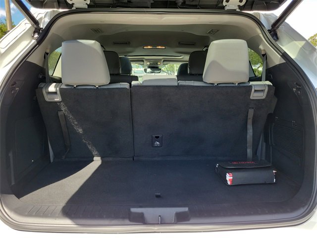 Used 2022 Toyota Highlander Limited image 5