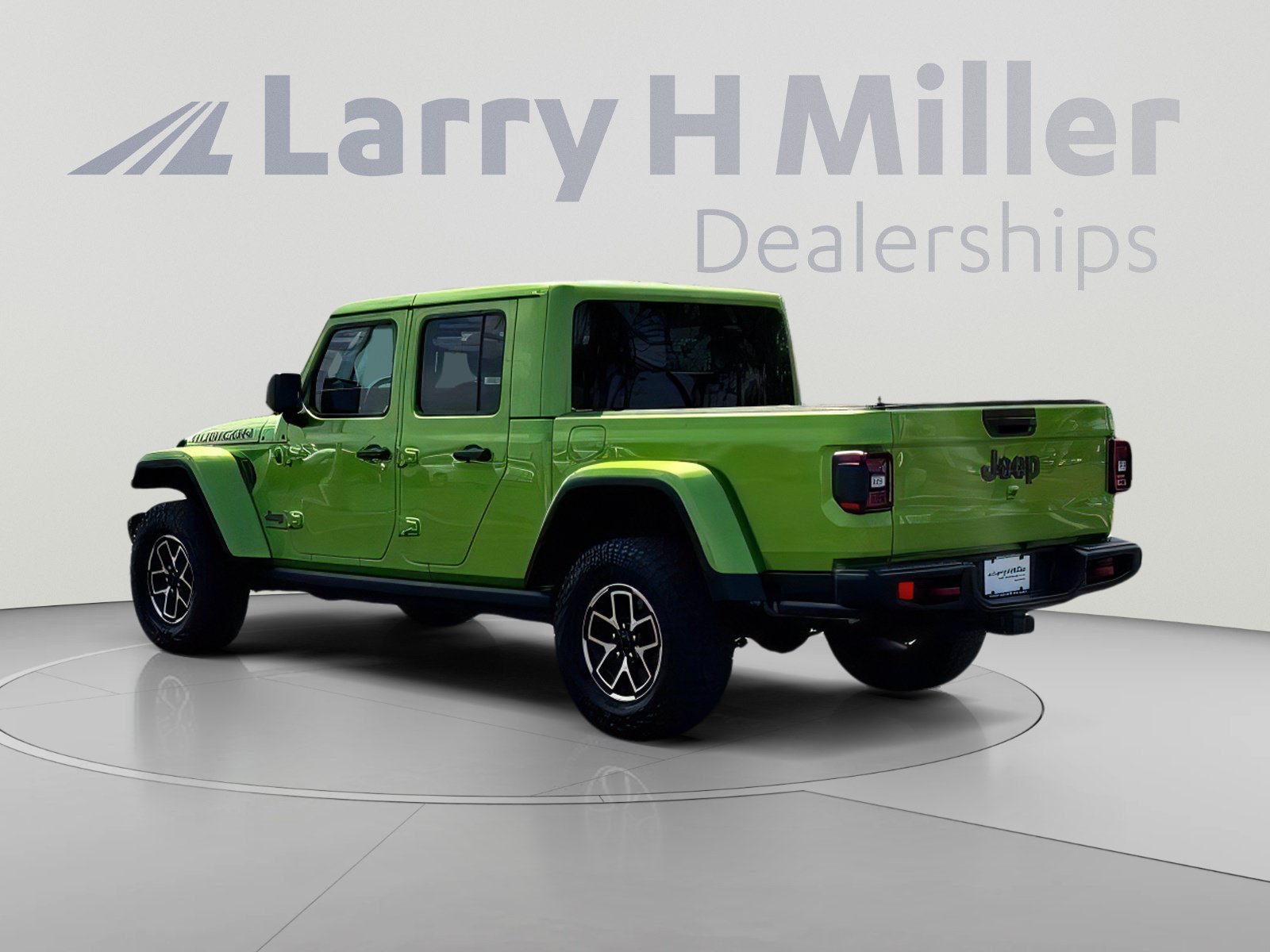 Used 2025 Jeep Gladiator Rubicon w/ Steel Bumper Group AWD/4WD image 4