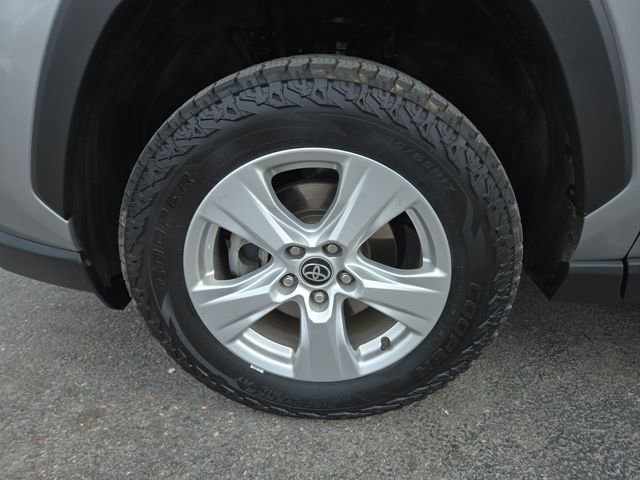 Used 2021 Toyota RAV4 XLE image 7