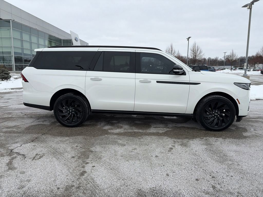 Used 2025 Lincoln Navigator L Reserve w/ Jet Appearance Package AWD/4WD image 7