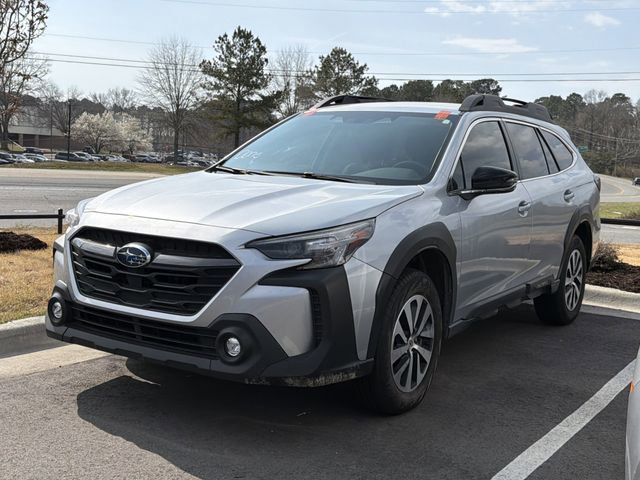 Used 2025 Subaru Outback Premium image 3