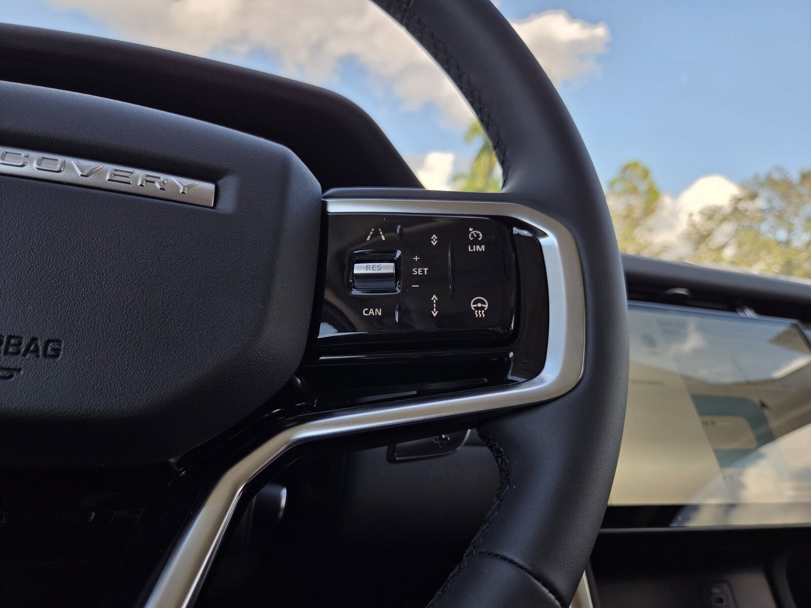 New 2025 Land Rover Discovery Sport S AWD/4WD image 19