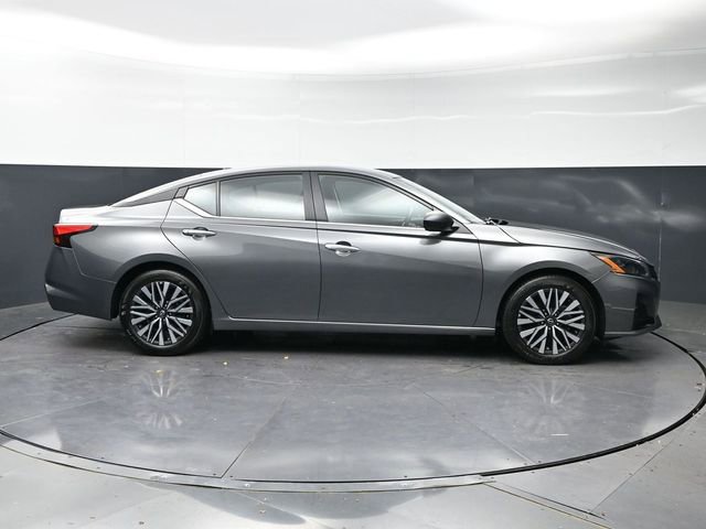 Used 2025 Nissan Altima 2.5 SV image 4