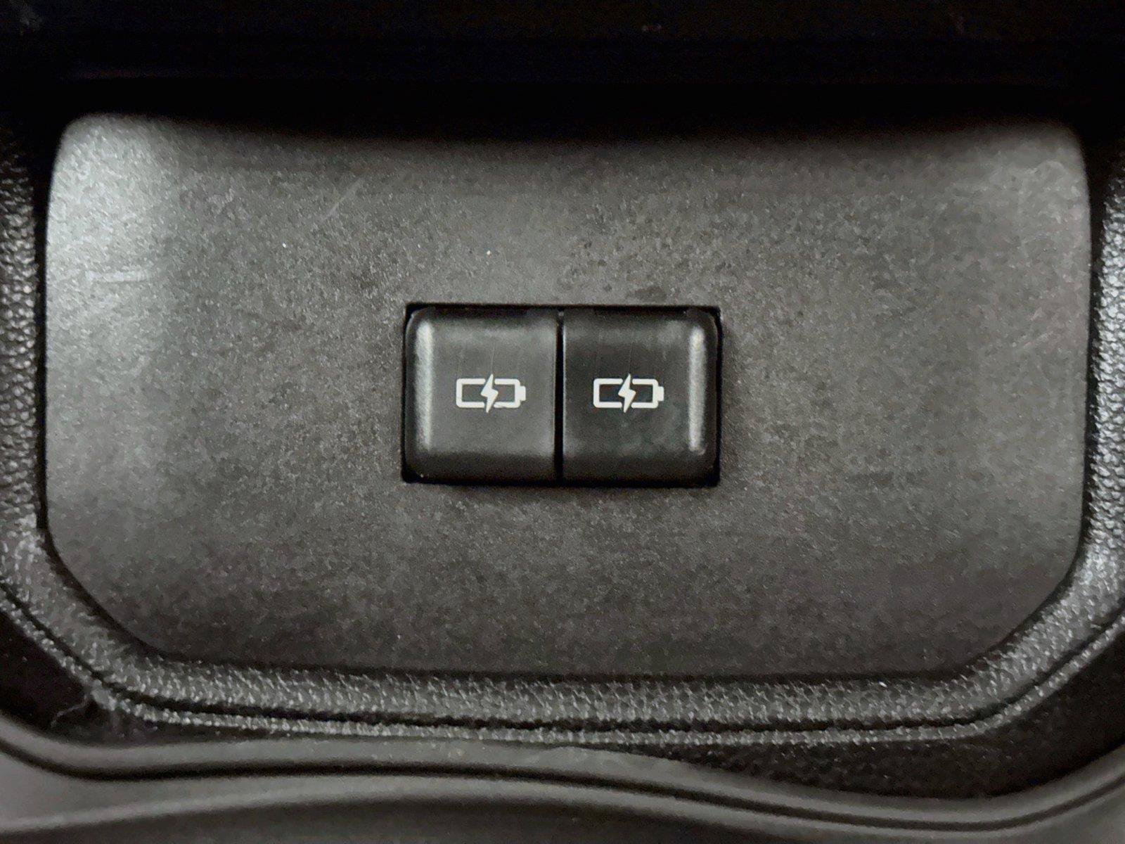 Used 2024 Toyota Highlander XLE AWD/4WD image 37