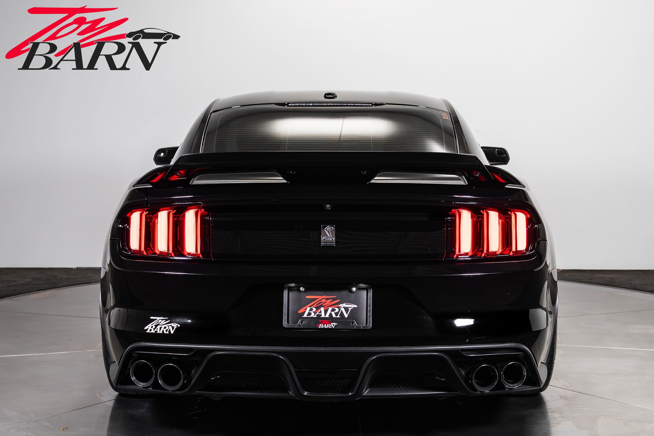 Used 2016 Ford Mustang Shelby GT350 w/ Technology Package RWD image 4