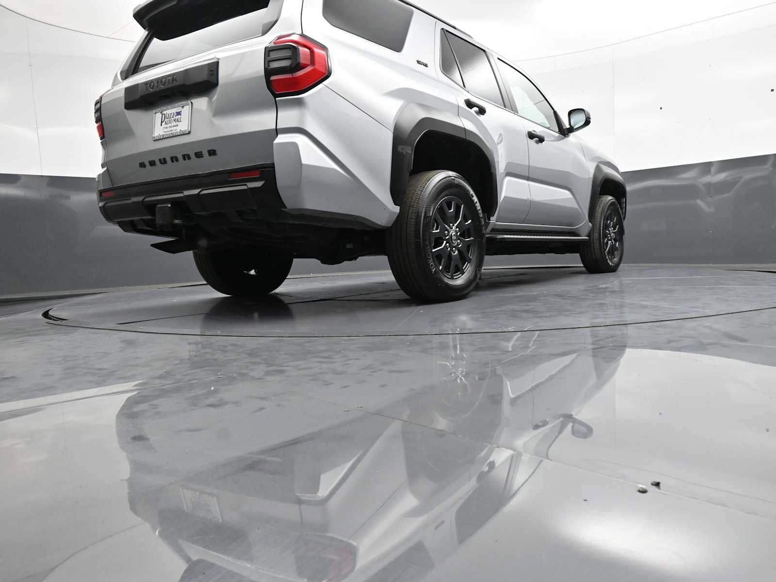 Certified 2025 Toyota 4Runner SR5 AWD/4WD image 30
