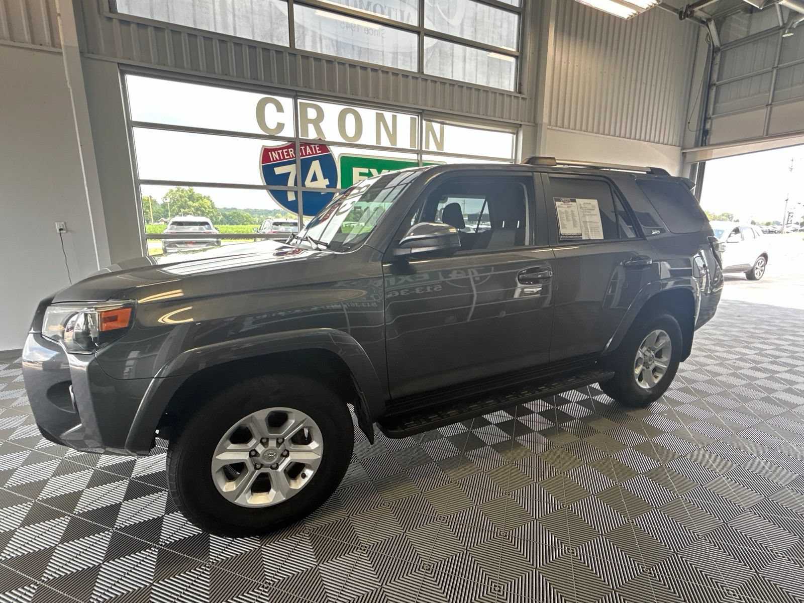 Used 2019 Toyota 4Runner SR5 w/ Four Season Floor Mat Package AWD/4WD image 3