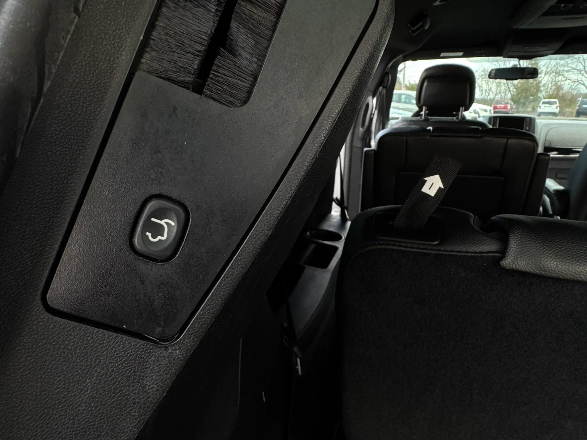 Used 2016 Dodge Grand Caravan SXT image 21