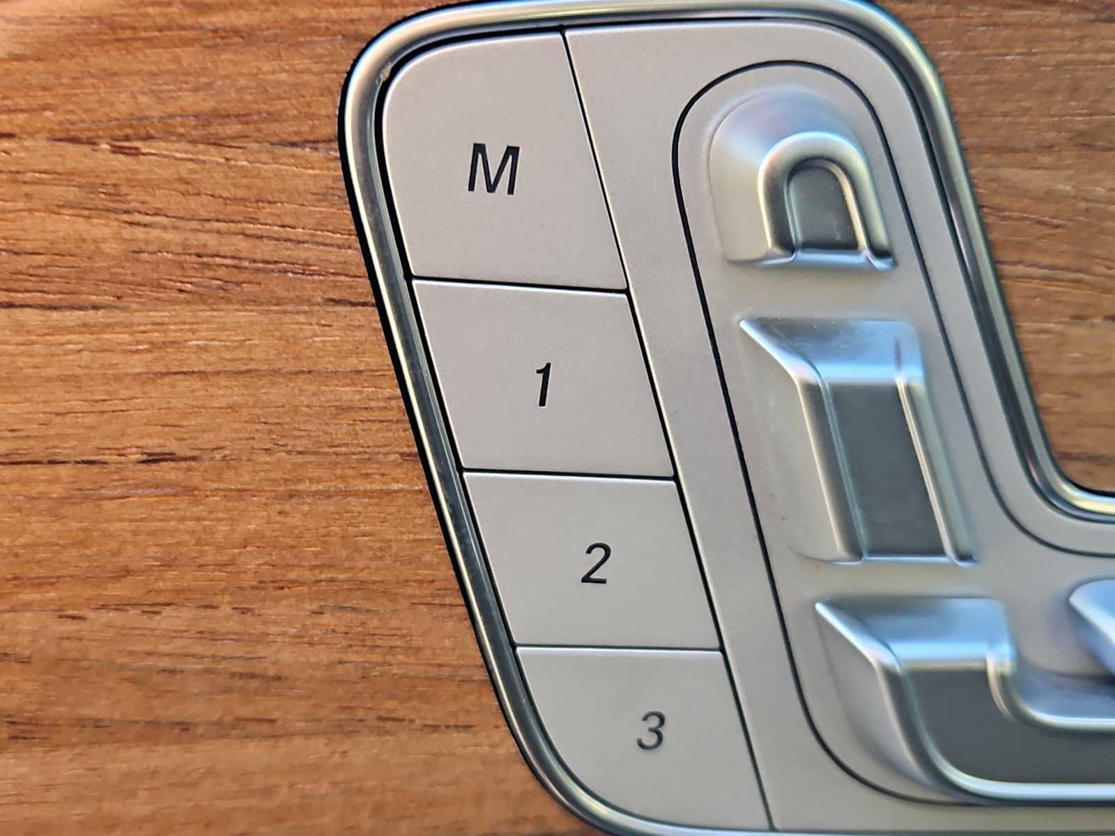 Used 2020 Mercedes-Benz GLE 450 4MATIC w/ Premium Package image 21