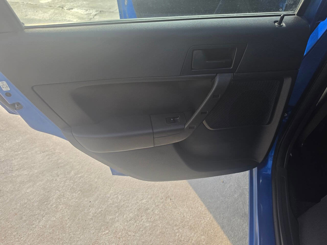 Used 2010 Ford Focus SE FWD image 20
