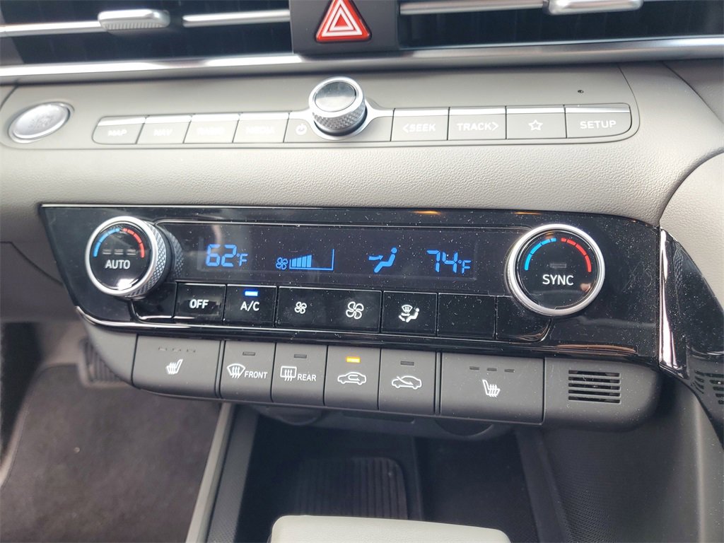 Used 2025 Hyundai Elantra SEL image 28