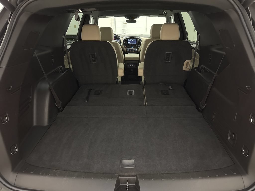 Used 2023 Chevrolet Traverse LT w/ LPO, Cargo Package AWD/4WD image 15