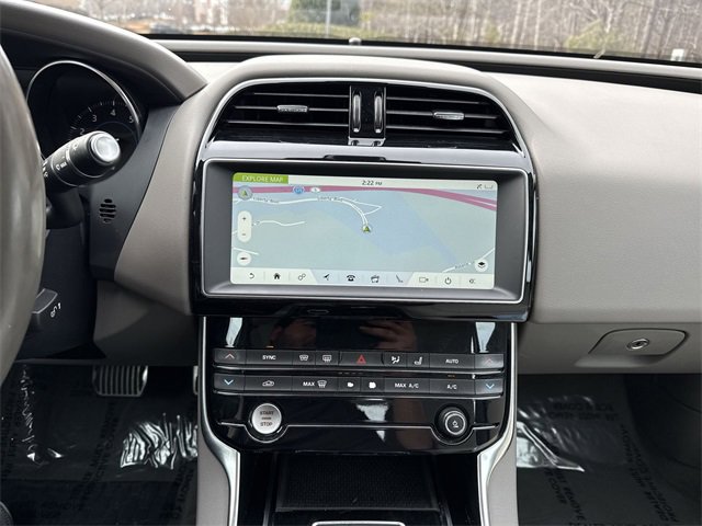 Used 2019 Jaguar XE Premium image 20