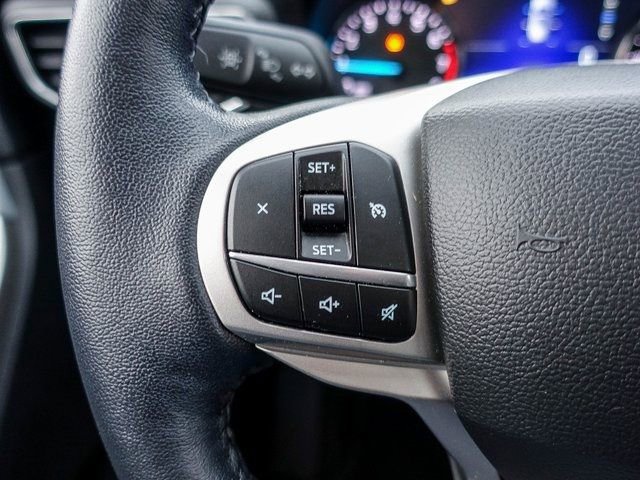 Used 2022 Ford Explorer XLT w/ Equipment Group 202A image 7
