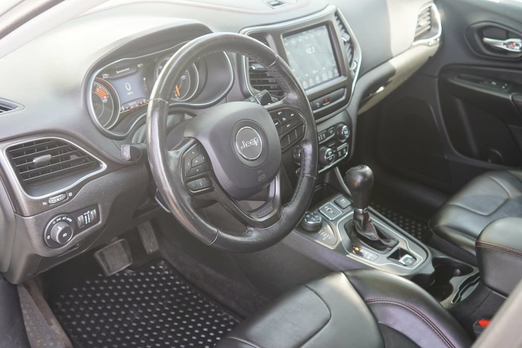 Used 2019 Jeep Cherokee Trailhawk w/ Cold Weather Group AWD/4WD image 11