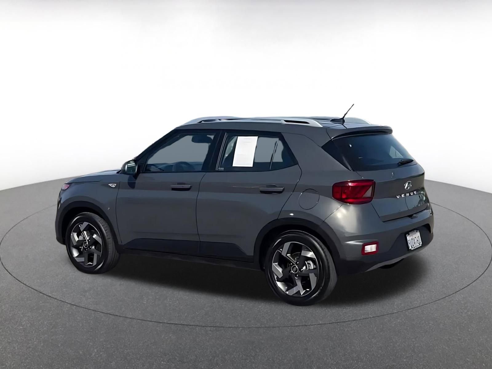 Used 2025 Hyundai Venue SEL image 10