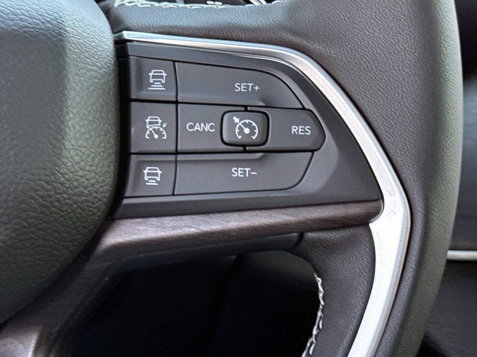 New 2025 Jeep Grand Cherokee Limited image 16