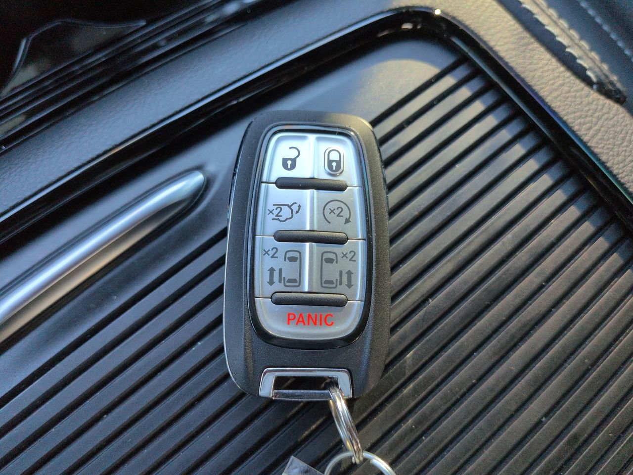 Used 2026 Chrysler Pacifica Limited w/ S Appearance Package FWD image 27