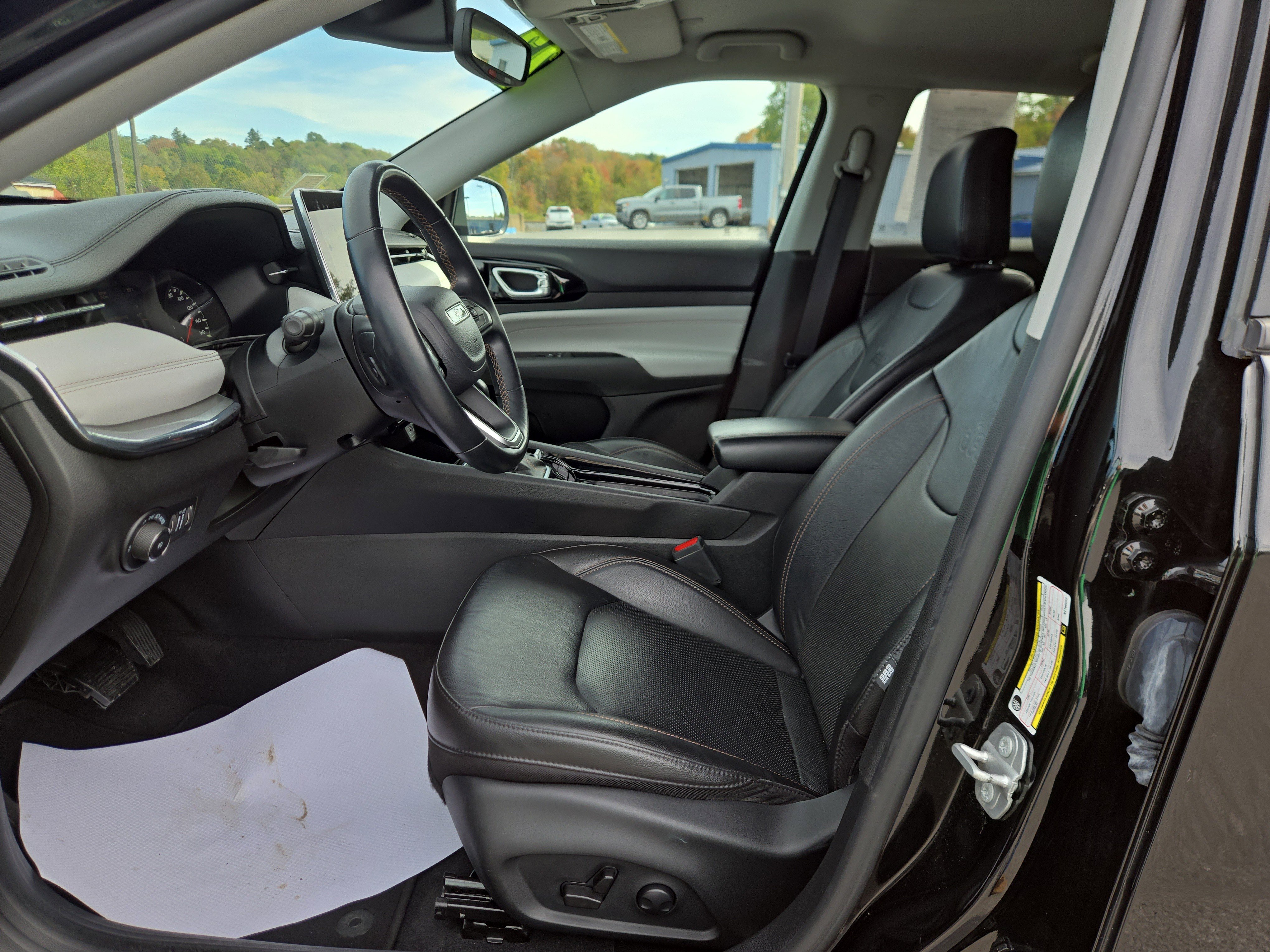 Used 2022 Jeep Compass Limited image 12