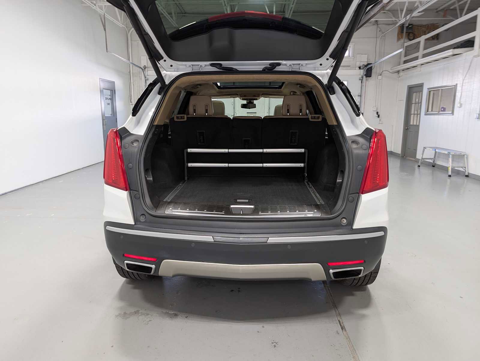 Used 2018 Cadillac XT5 Platinum w/ Driver Assist Package AWD/4WD image 39