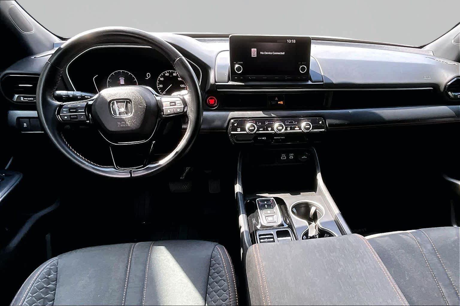 Used 2025 Honda Pilot Sport image 16