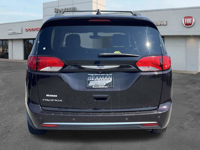 Used 2018 Chrysler Pacifica Touring-L FWD image 6