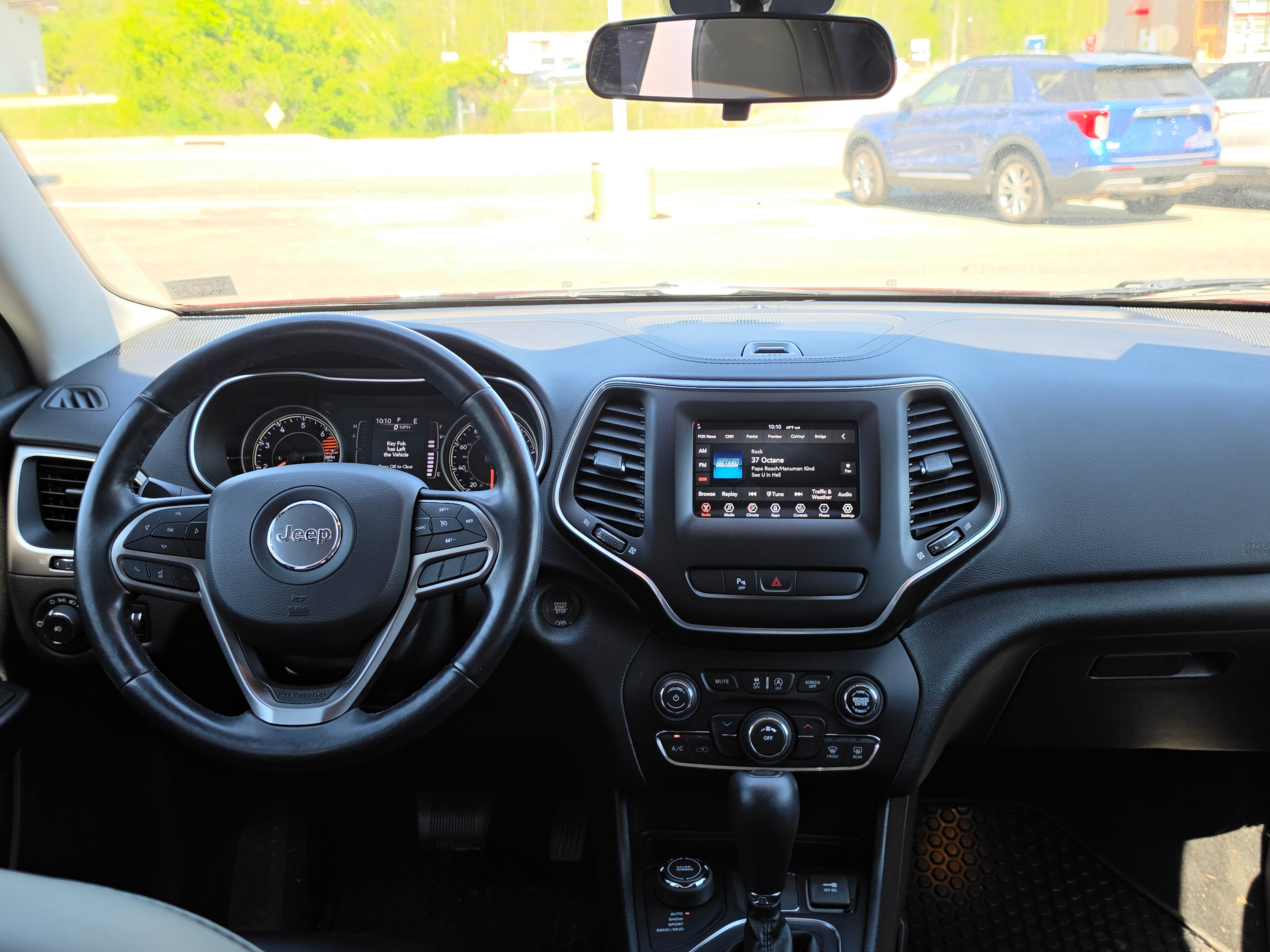 Used 2020 Jeep Cherokee Latitude Plus w/ Cold Weather Group AWD/4WD image 14