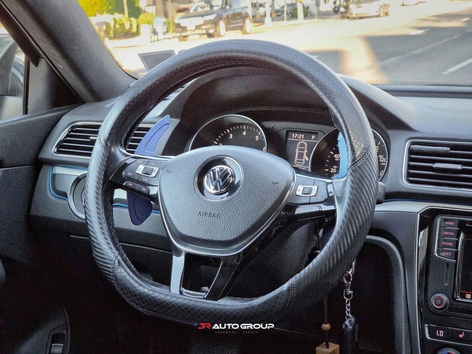 Used 2017 Volkswagen Passat 1.8T R-Line image 15