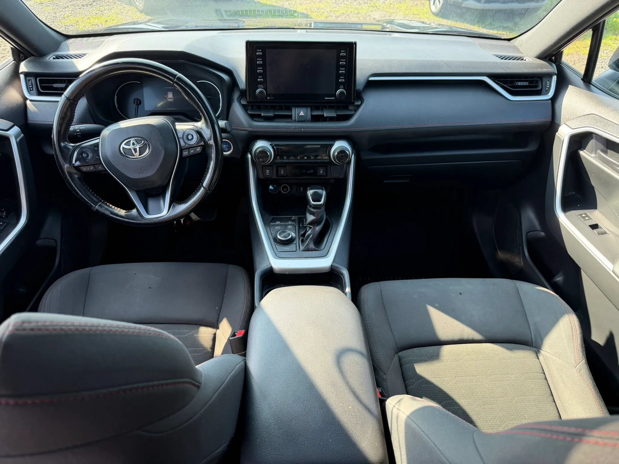 Used 2021 Toyota RAV4 SE w/ Weather & Moonroof Package AWD/4WD image 17