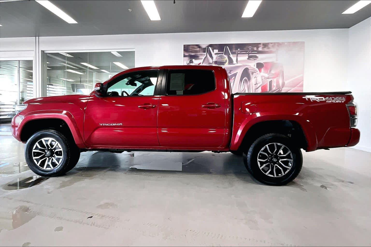 Used 2020 Toyota Tacoma TRD Sport AWD/4WD image 3